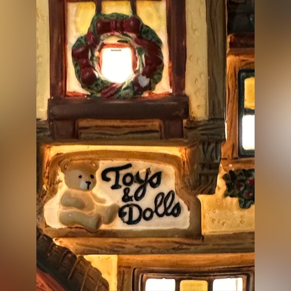 Santa’s workbench collection. The calico cat toy shop. No light includes - Picture 6 of 8